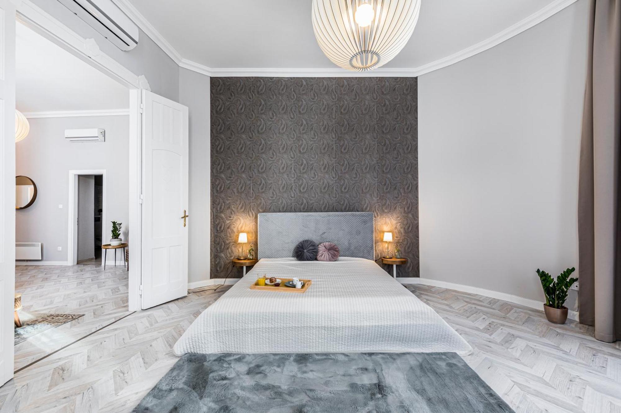 Lejlighed 2bdr+2a/c+for Long Term Too+large Flat+quiet+soho! *