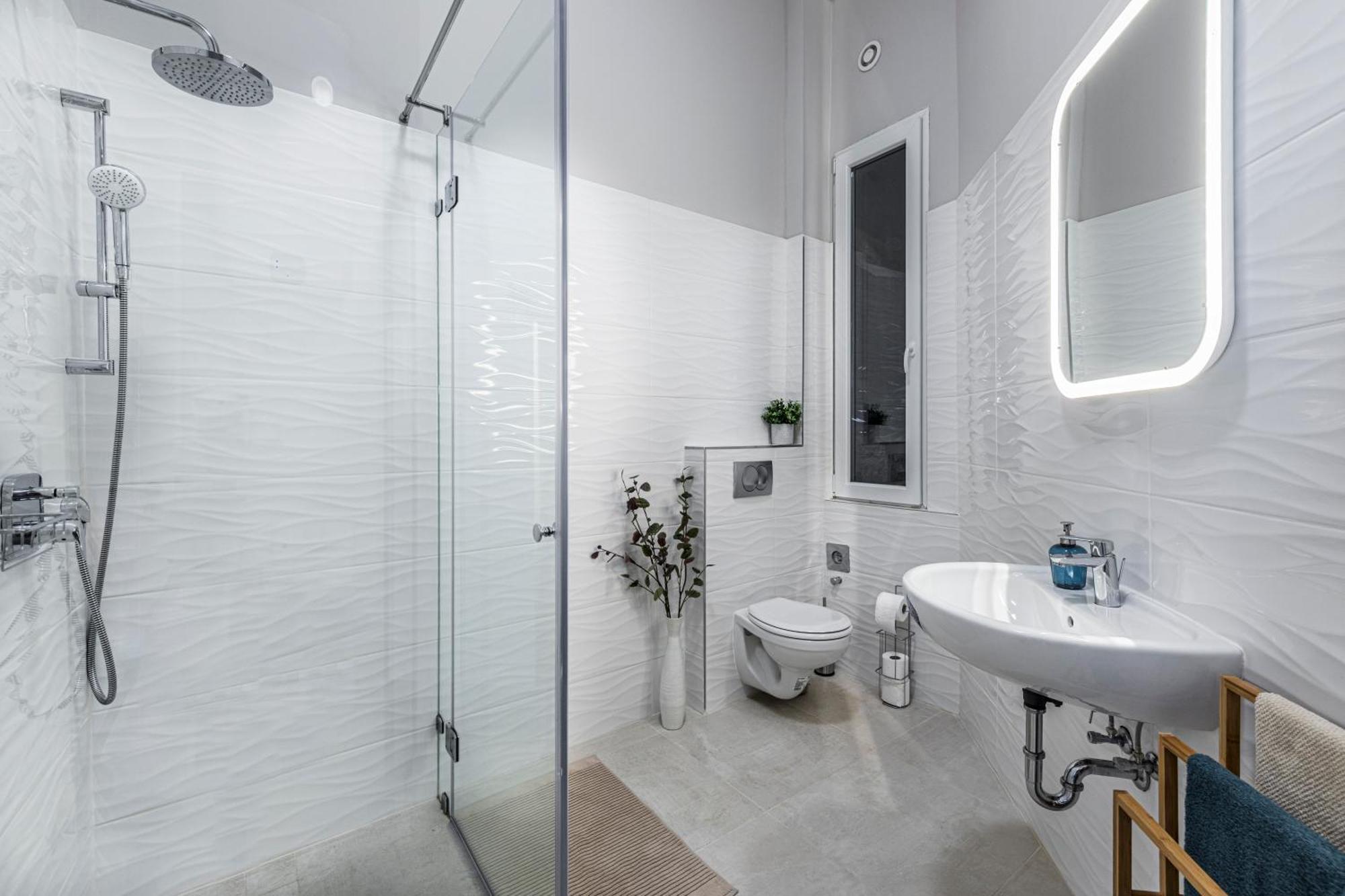 Lejlighed 2bdr+2a/c+for Long Term Too+large Flat+quiet+soho! Budapest