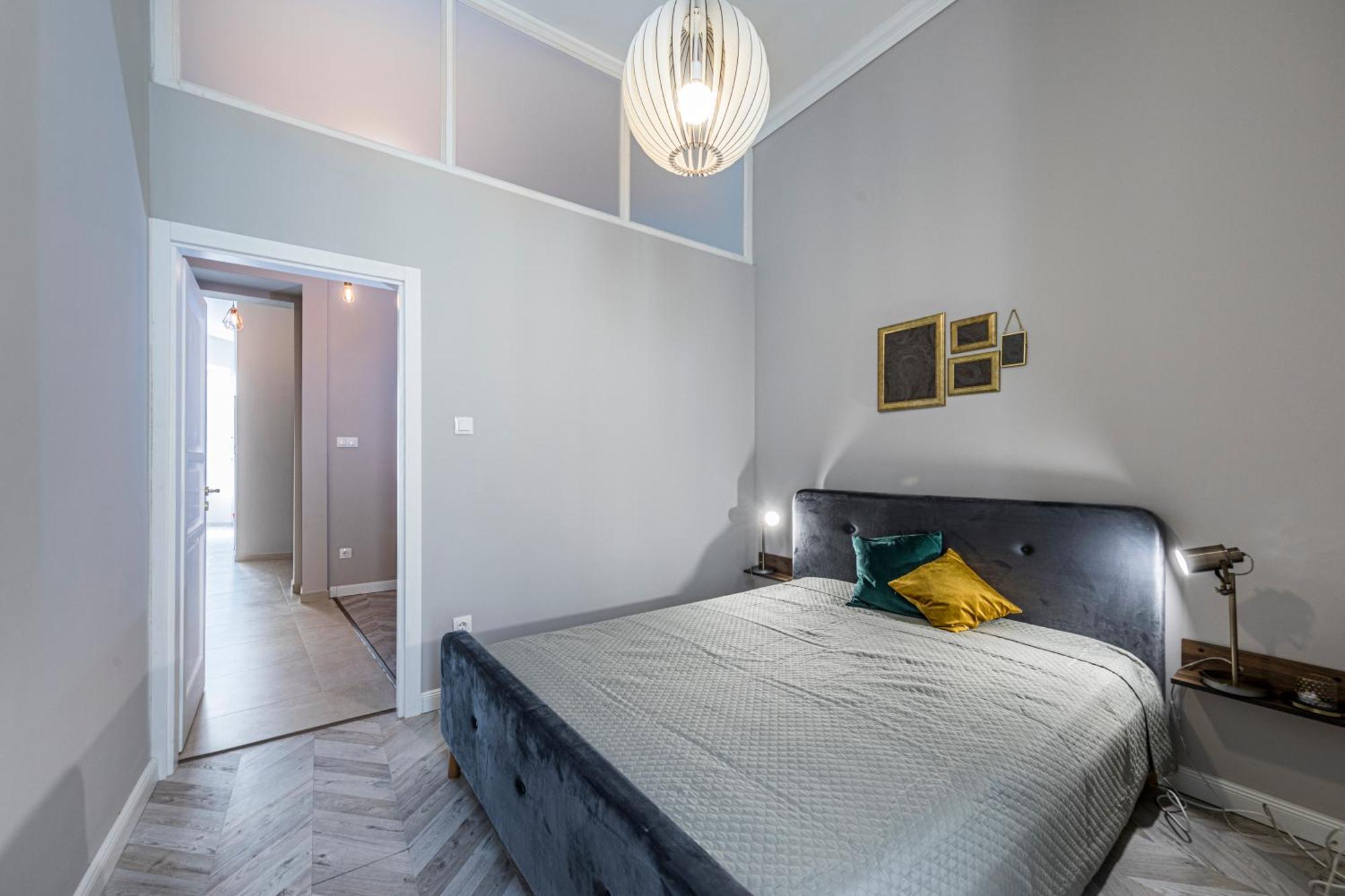 2bdr+2a/c+for Long Term Too+large Flat+quiet+soho! Apartment *