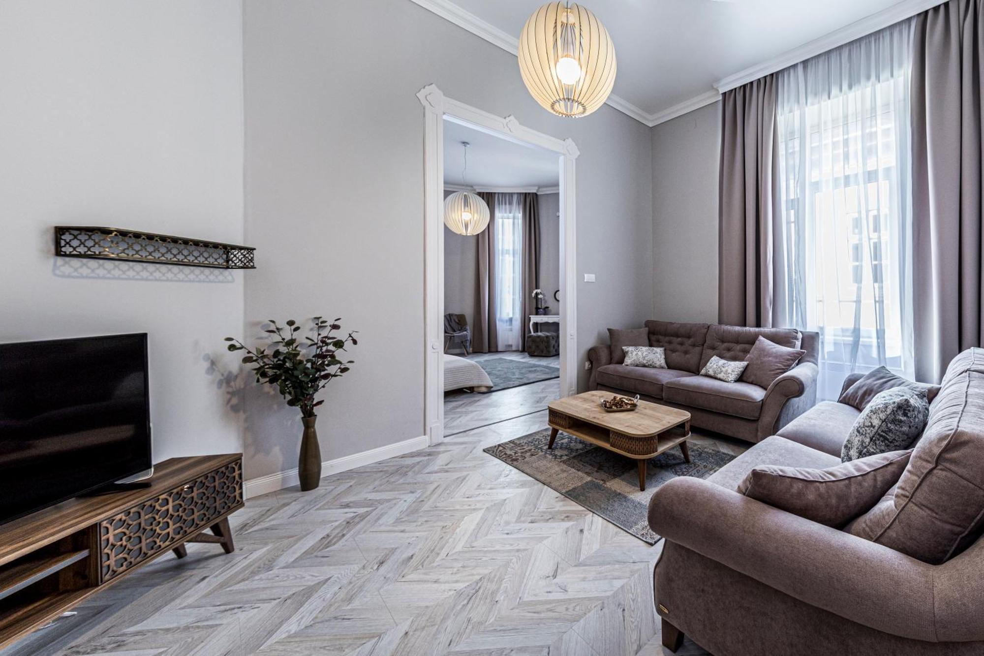 2bdr+2a/c+for Long Term Too+large Flat+quiet+soho! *