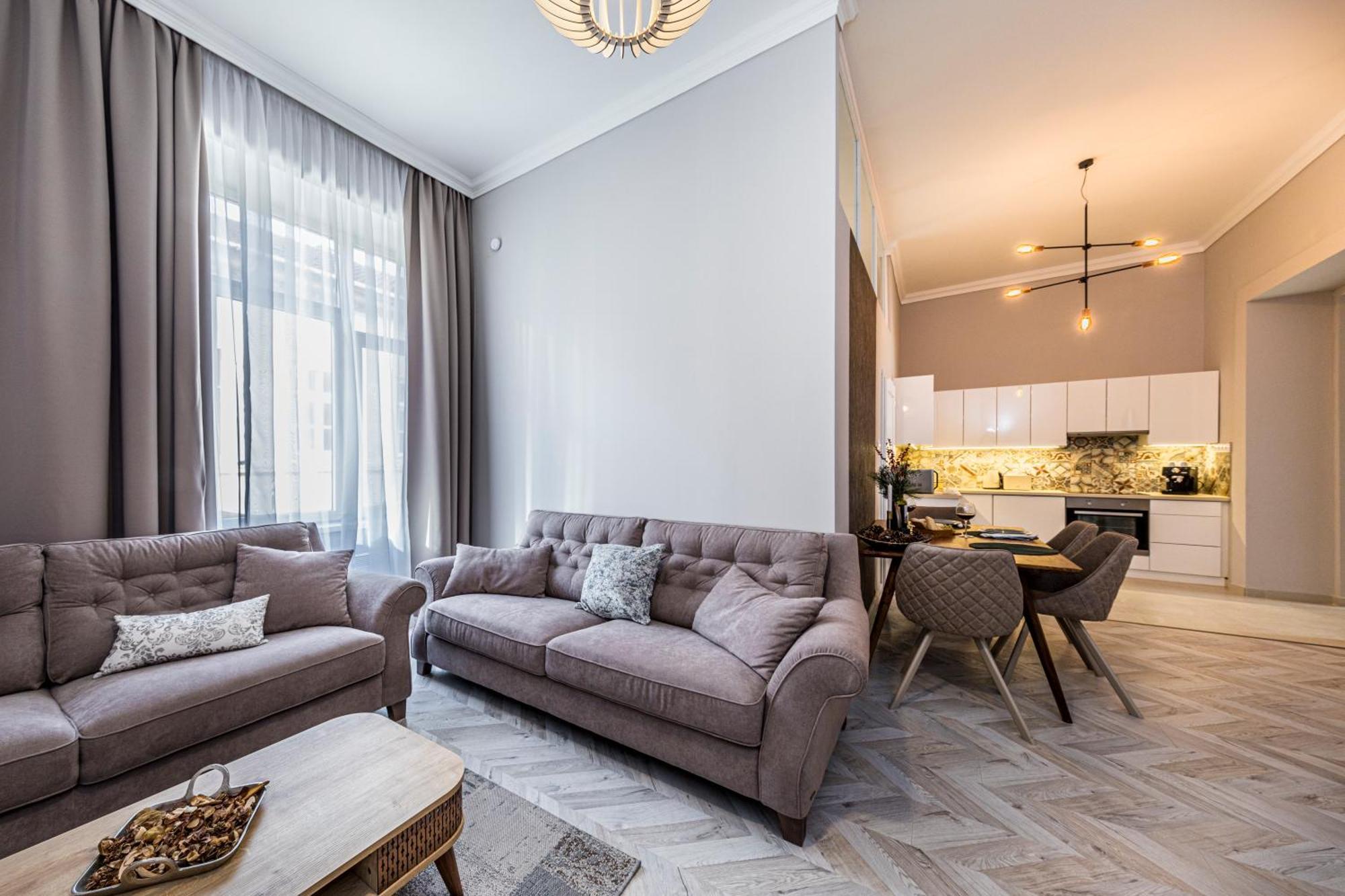 Apartment 2bdr+2a/c+for Long Term Too+large Flat+quiet+soho! Budapest