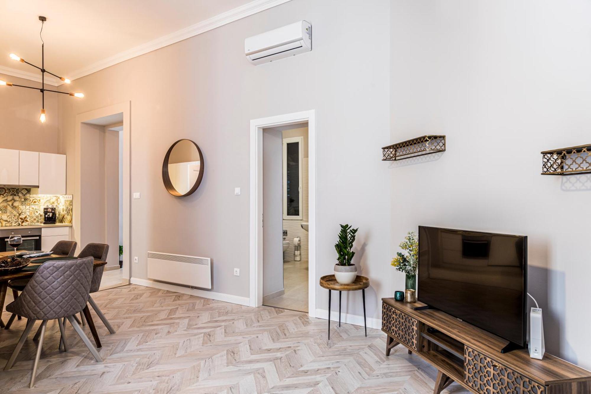2bdr+2a/c+for Long Term Too+large Flat+quiet+soho! Budapest
