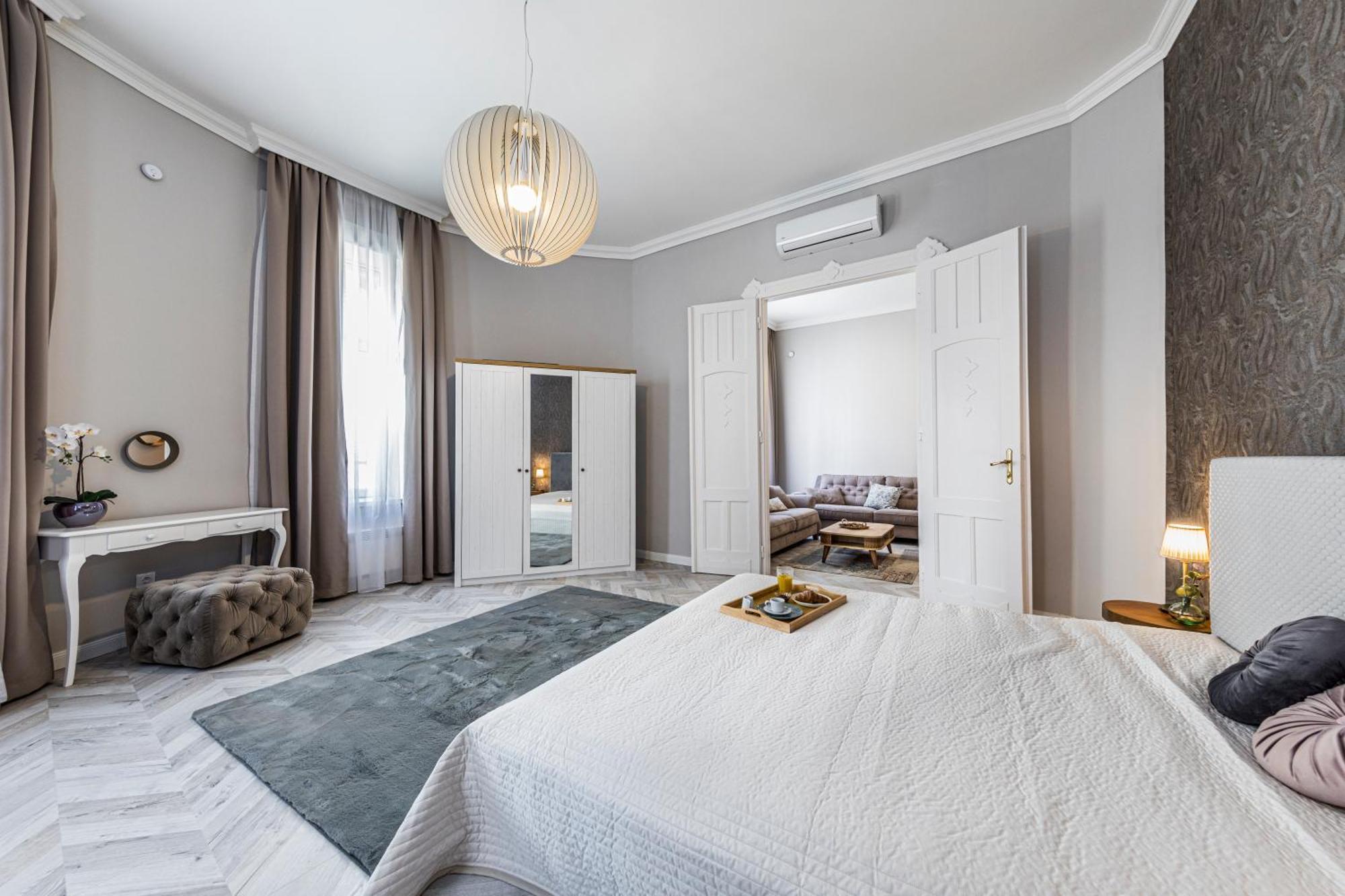 Apartment 2bdr+2a/c+for Long Term Too+large Flat+quiet+soho!