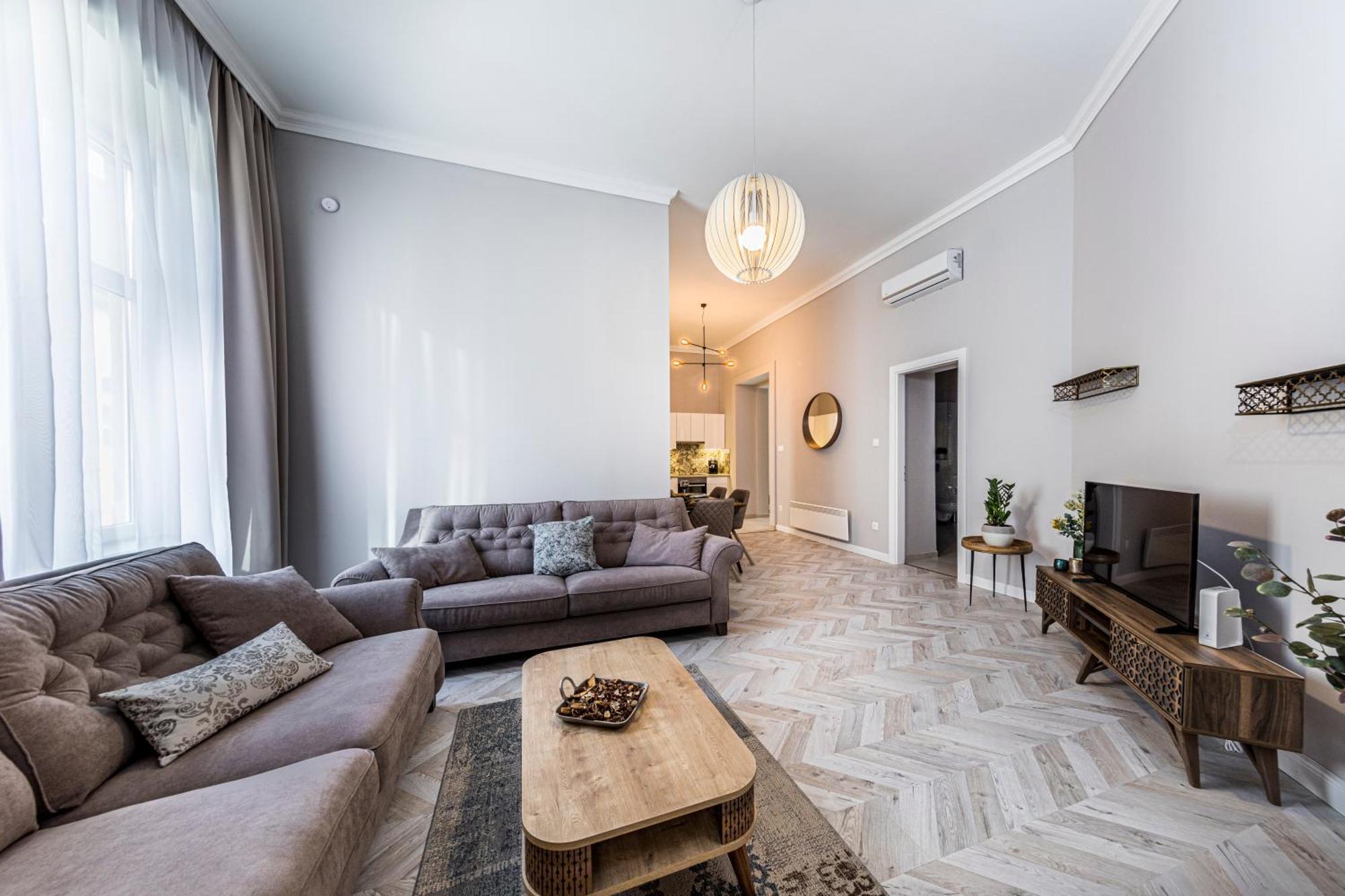 Apartment 2bdr+2a/c+for Long Term Too+large Flat+quiet+soho! Budapest