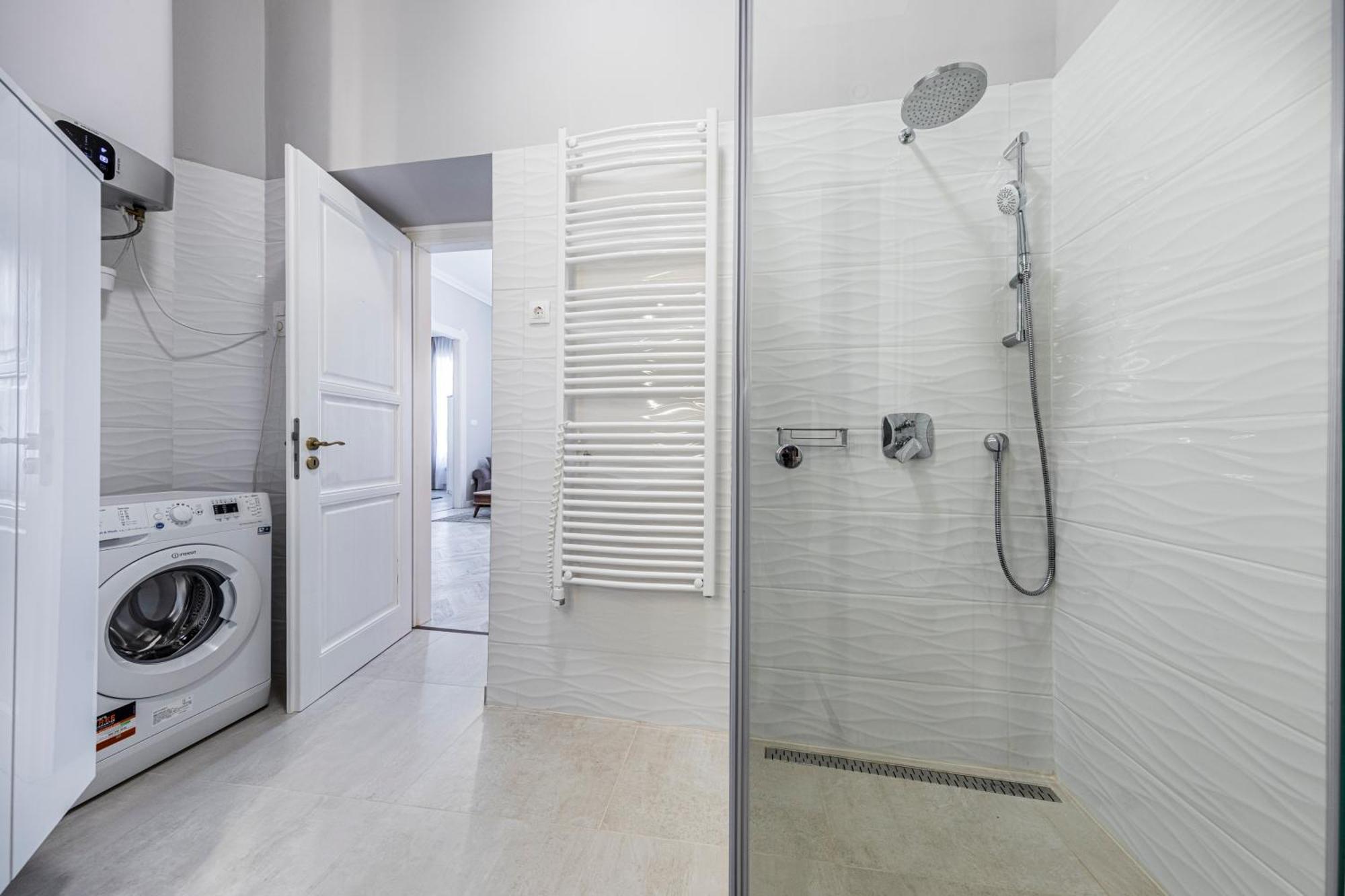 Apartment 2bdr+2a/c+for Long Term Too+large Flat+quiet+soho!