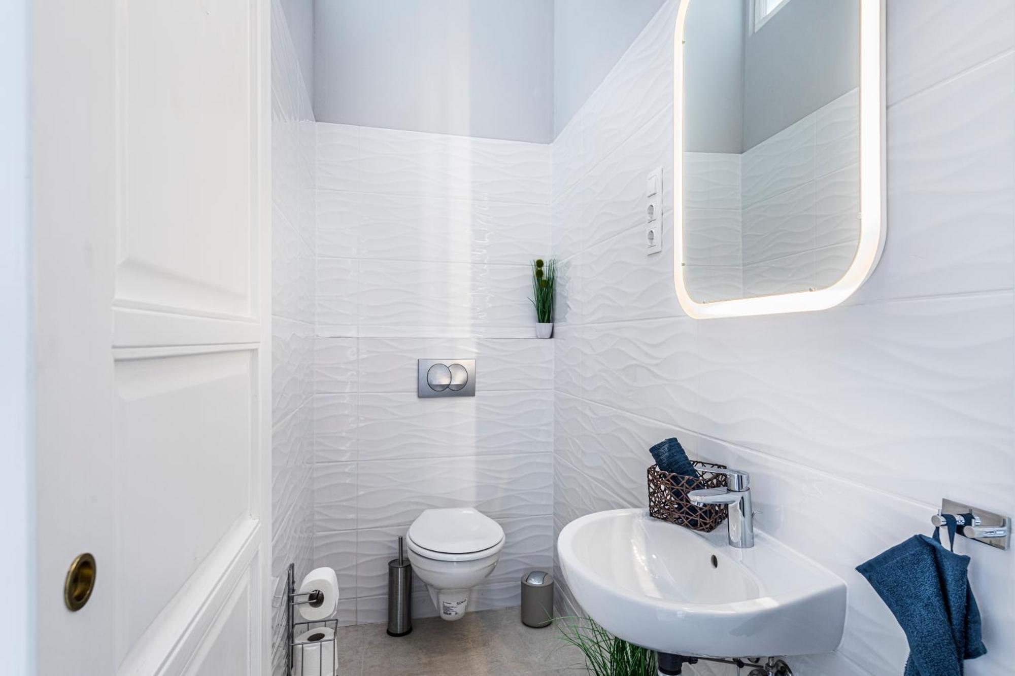 2bdr+2a/c+for Long Term Too+large Flat+quiet+soho! *